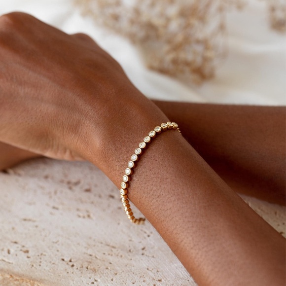 REVOLVE Jewelry - Elegant Gold Tennis Bracelet Q165